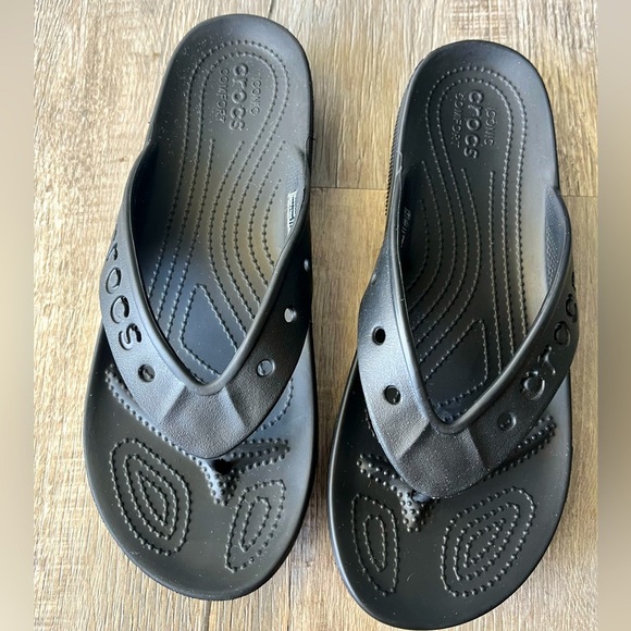 CROCS Black Baya Iconic Comfort Unisex Flip Flops Women’s size 12, Men’s Size 10 - Picture 1 of 6